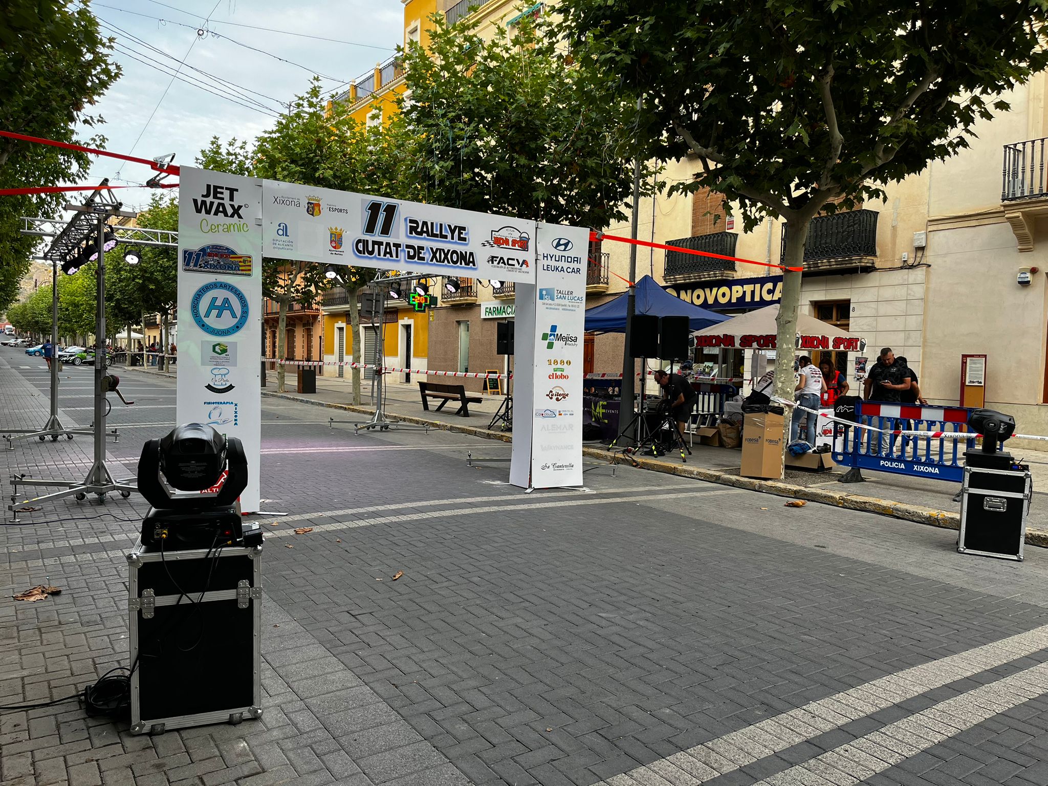 Montaje de sonido en un rally urbano